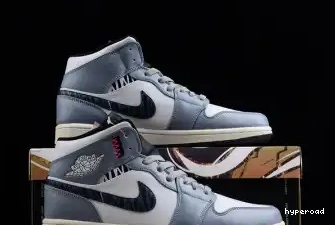 Hyperoad Jordan Mid Air 1 0523